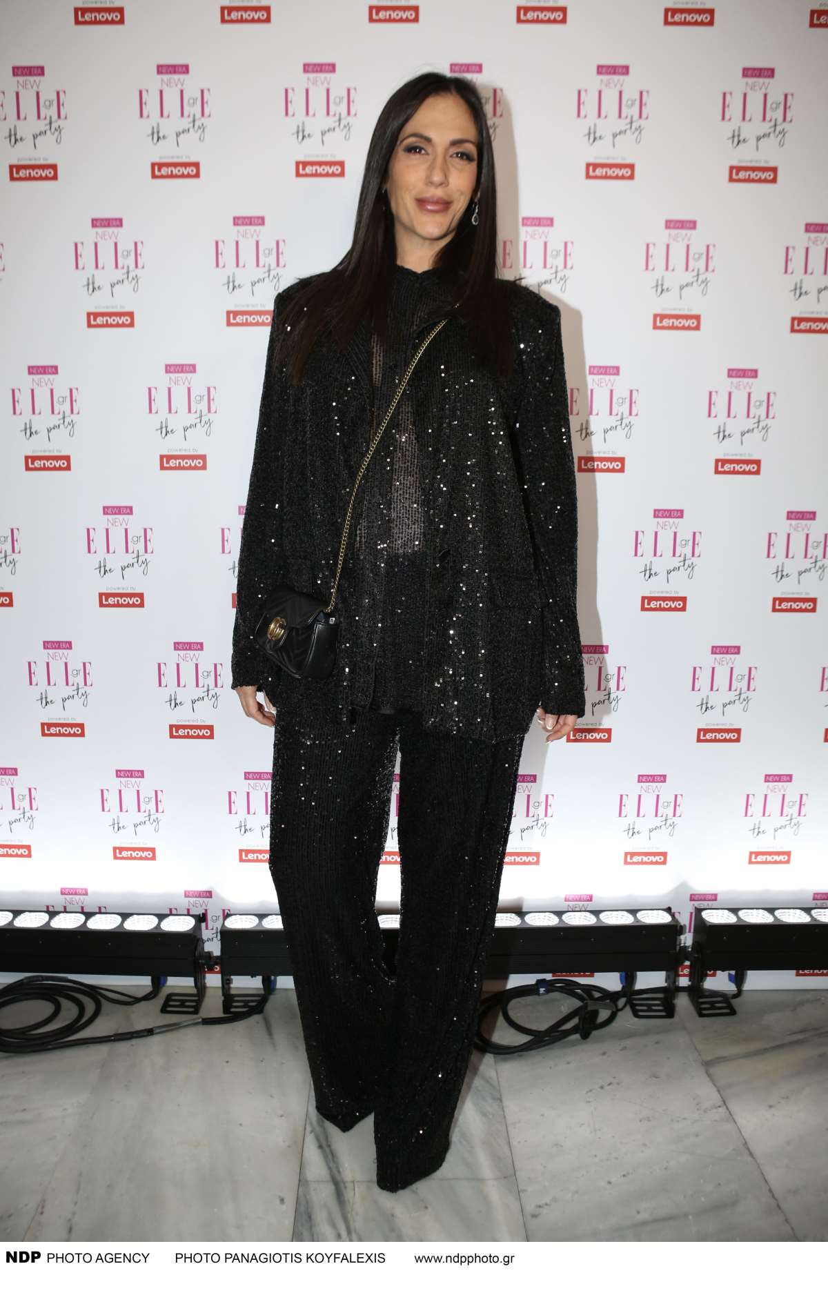 Η Ανθή Βούλγαρη με μαύρο σύνολο σε έξοδό της