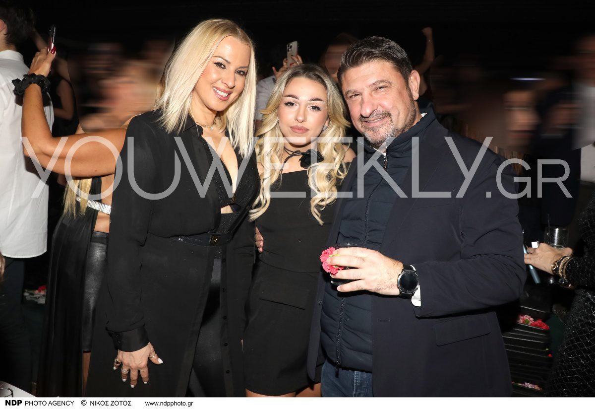 Ο Νίκος Χαρδαλιάς με την σύζυγο και την κόρη του από τον πρώτο γάμο στα μπουζούκια