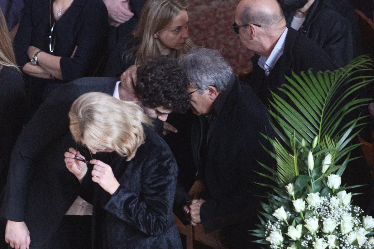 Η σύζυγος του Χαρδαβέλλα στην κηδεία του