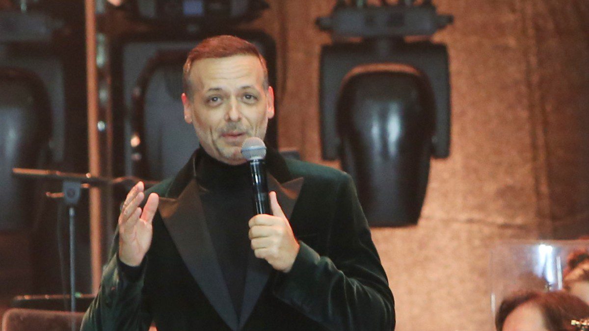 Ο Χάρης Δούκας στην πλατεία Συντάγματος