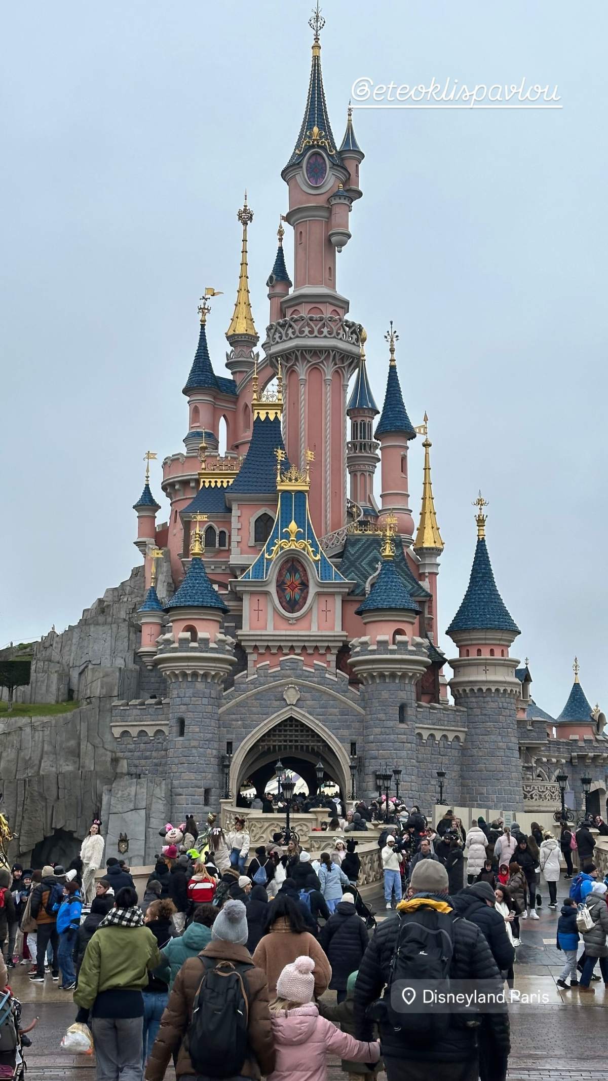 Η Ελένη Χατζίδου στην Disneyland