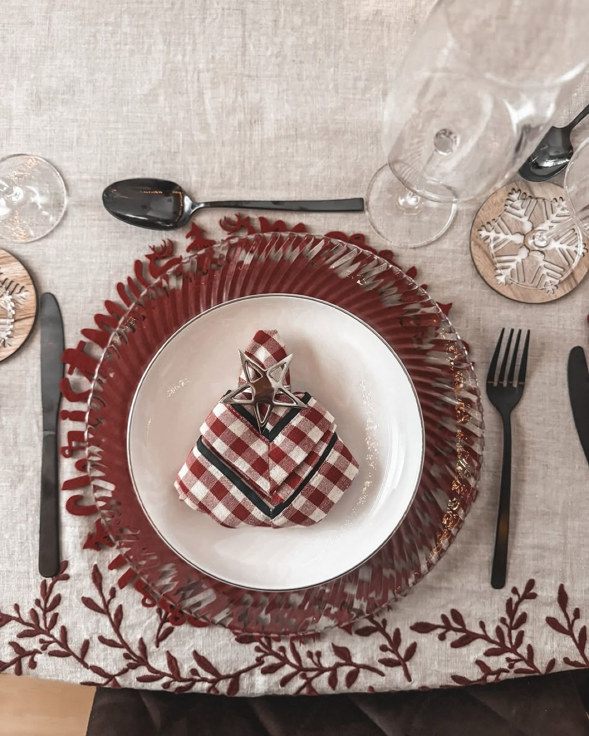 Το στολισμένο τραπέζι τςη Σίσσυς Χρηστίδου