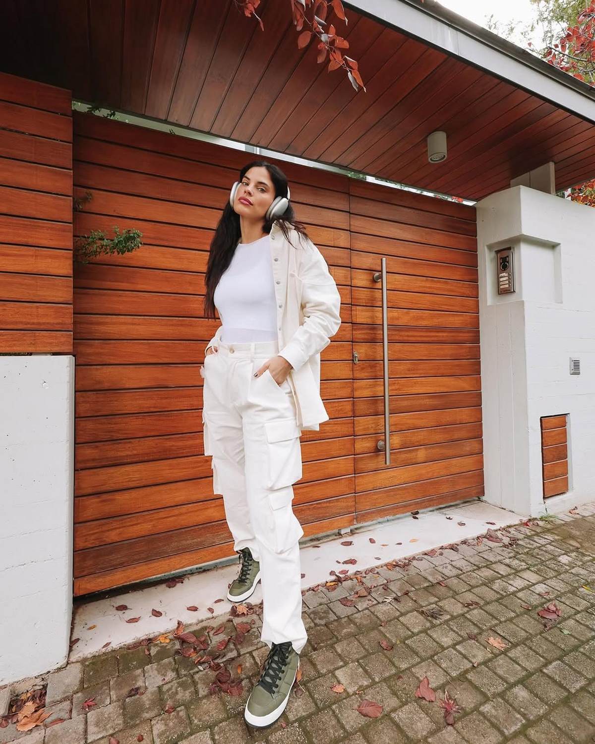 Η Χριστίνα Μπόμπα με μοντέρνο παντελόνι