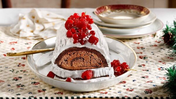 Χριστουγεννιάτικος κορμός με παντεσπάνι