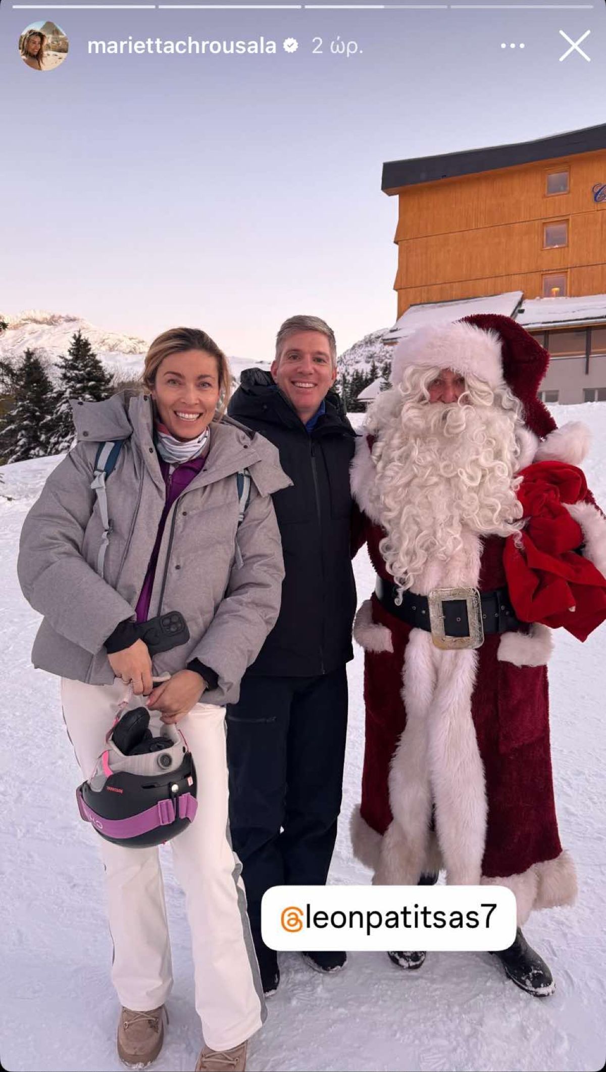 Η Μαριέττα Χρουσαλά με τον σύζυγό και τα παιδιά της στα χιόνια