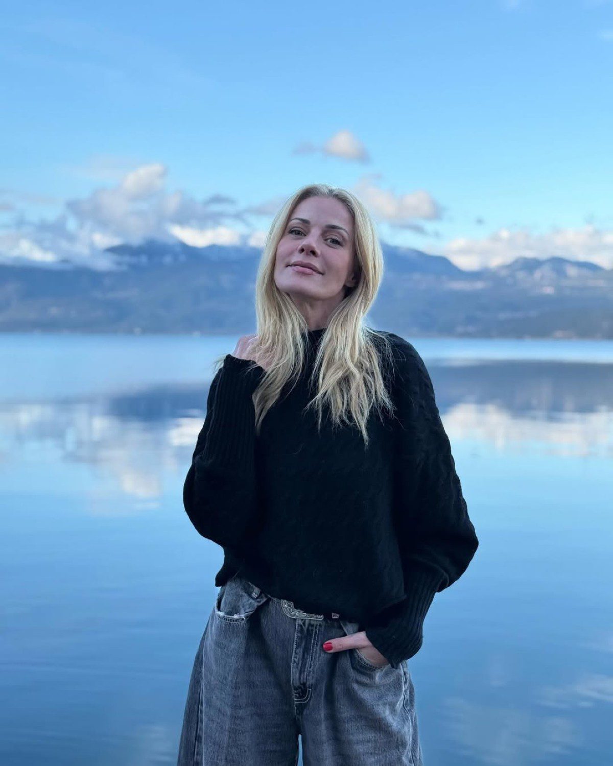 Βόλτα της Ζέτας Μακρυπούλια στη λίμνη Τριχωνίδα