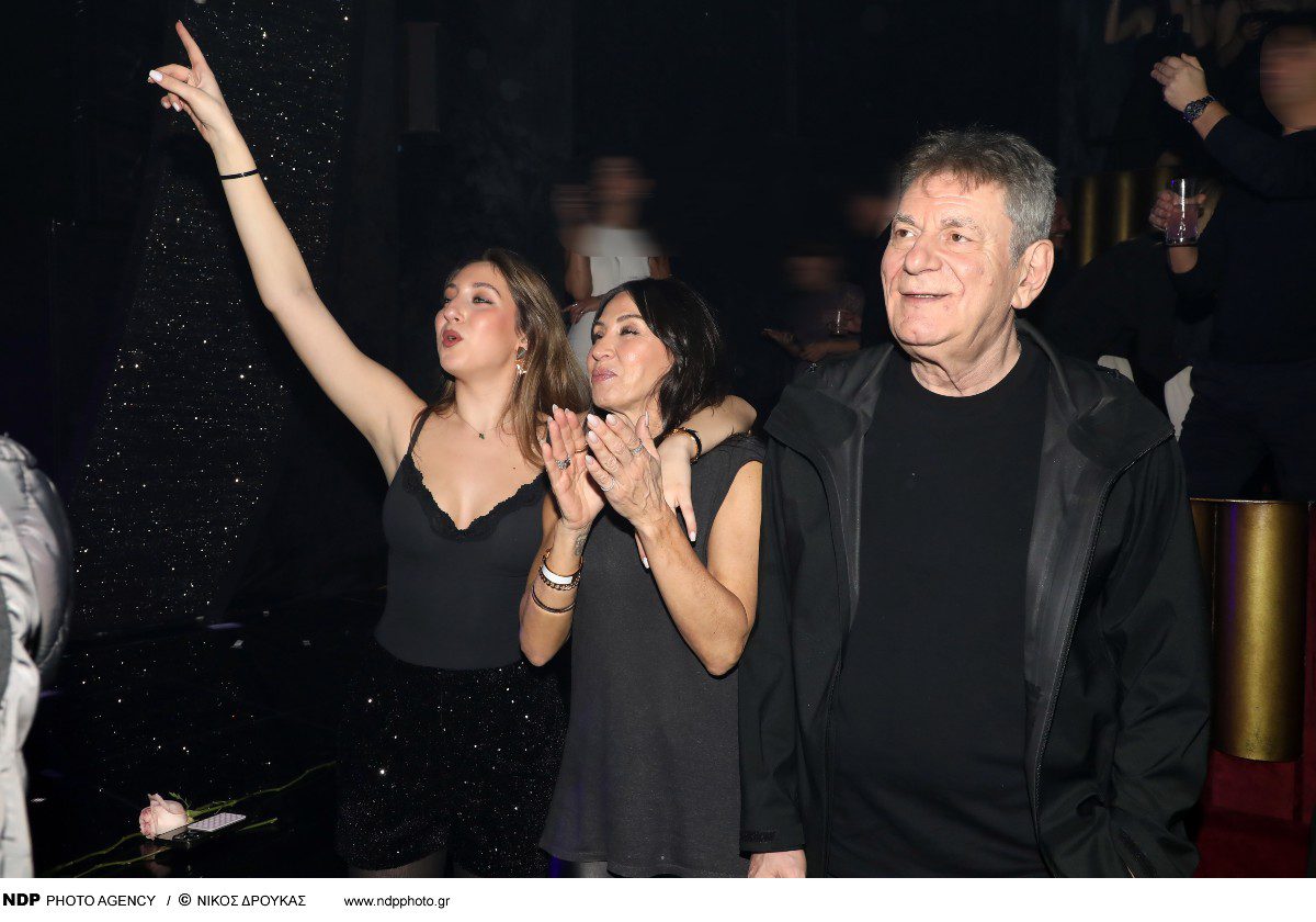 Ο Άγγελος Διονυσίου με την οικογένειά του