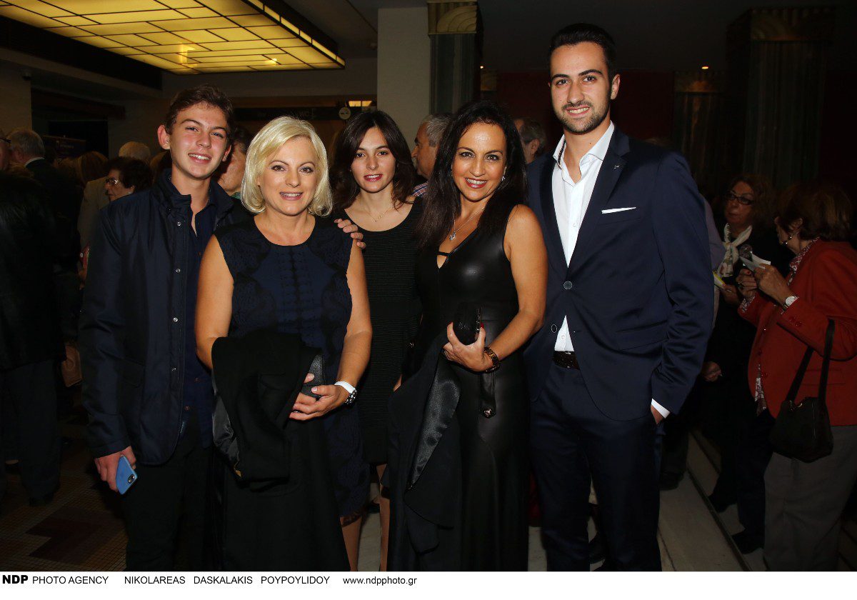 Η Ευαγγελία και η Ράνια Δομάζου με τα παιδιά τους