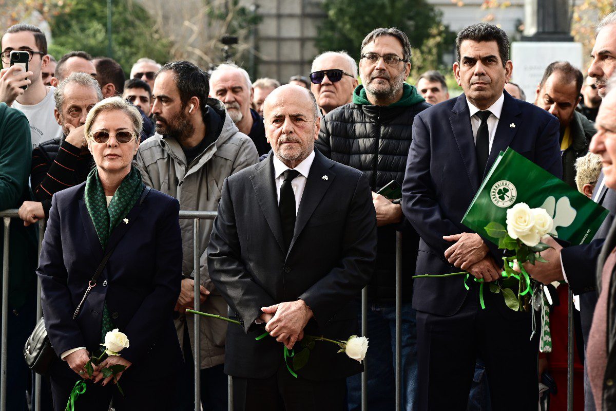 Γιάννης Αλαφούζος στην κηδεία Δομάζου