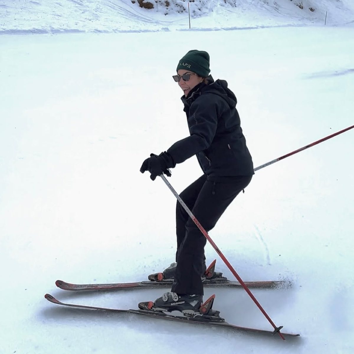 Η Μαριάντα Πιερίδη κάνει σκι στα χιόνια