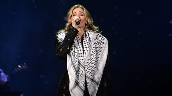 Η Νατάσα Μποφίλιου στο Σύνταγμα