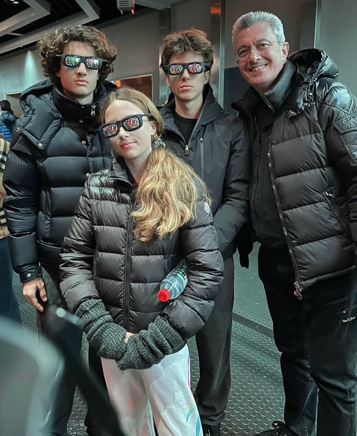 Ο Νίκος Χατζηνικολάου με τα παιδιά του