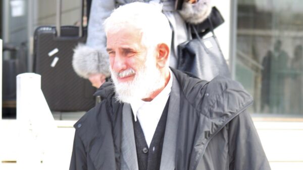 Ο Πέτρος Φιλιππίδης στο δικαστήριο