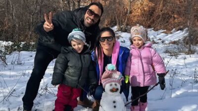 Ο Σάκης Τανιμανίδης και η Χριστίνα Μπόμπα σε roadtrip με τις κόρες τους