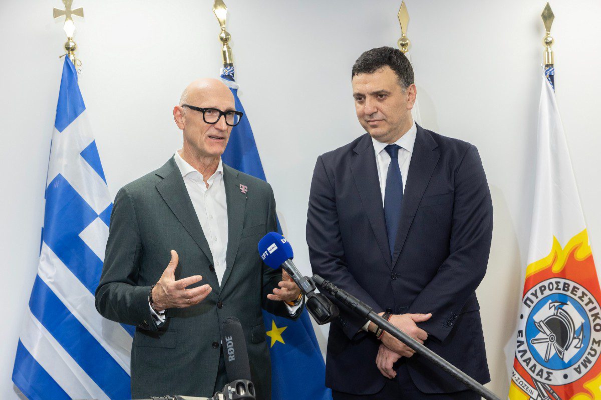 Στιγμιότυπα από την συνάντηση του CEO του Ομίλου Telekom στο Υπουργείο Κλιματικής Κρίσης και Πολιτικής Προστασίας με τον Υπουργό, Βασίλη Κικίλια