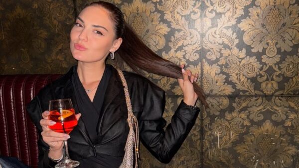 Η Βρισηίδα Ανδριώτου σε βραδινή έξοδο