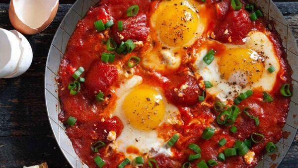 Αυγά με ντομάτες στο τηγάνι