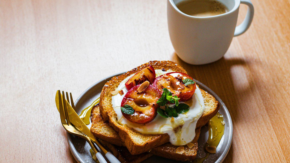 Πρωινό φαγητό και καφές