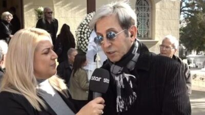 Ο Δημλητρης Παπάζογλου στη κηδεία της Καίτης Γκρέυ