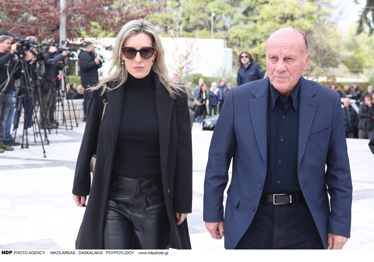 Ο Μίμης Δομάζος με την κόρη του στην τελευταία του δημόσια εμφάνιση