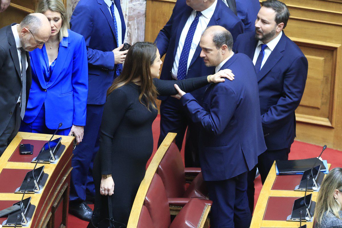 Η Δόμνα Μιχαηλίδου στη βουλή