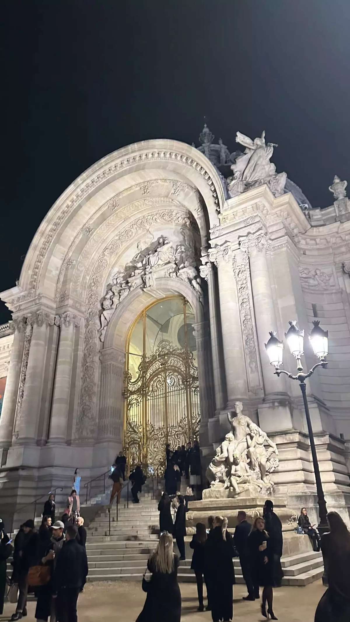 Η Έλενα Μακρή στο Παρίσι