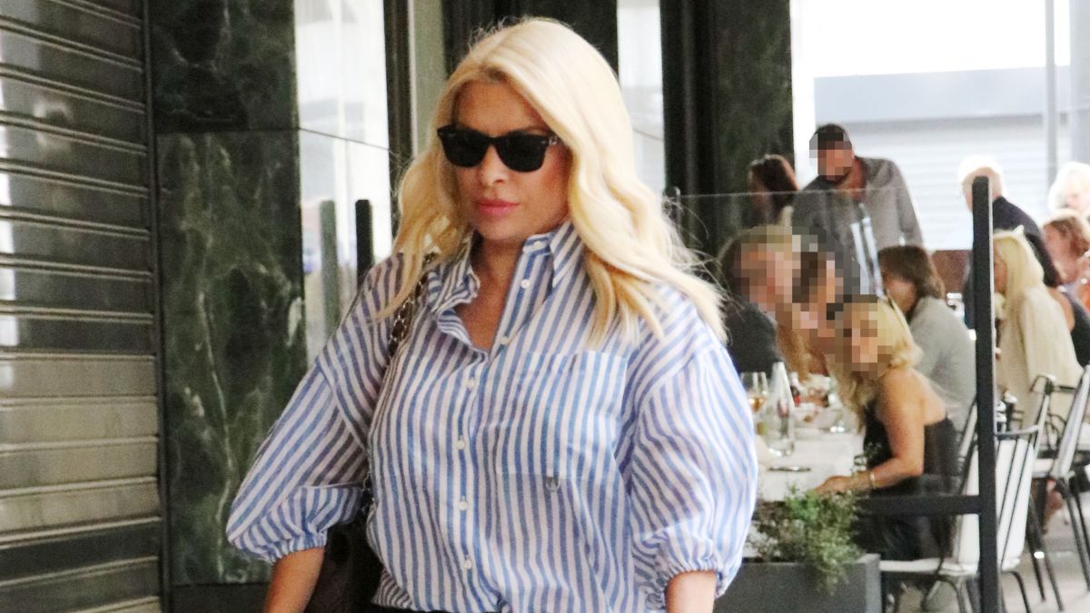 Η Ελένη Μενεγάκη σε δημόσια έξοδό της