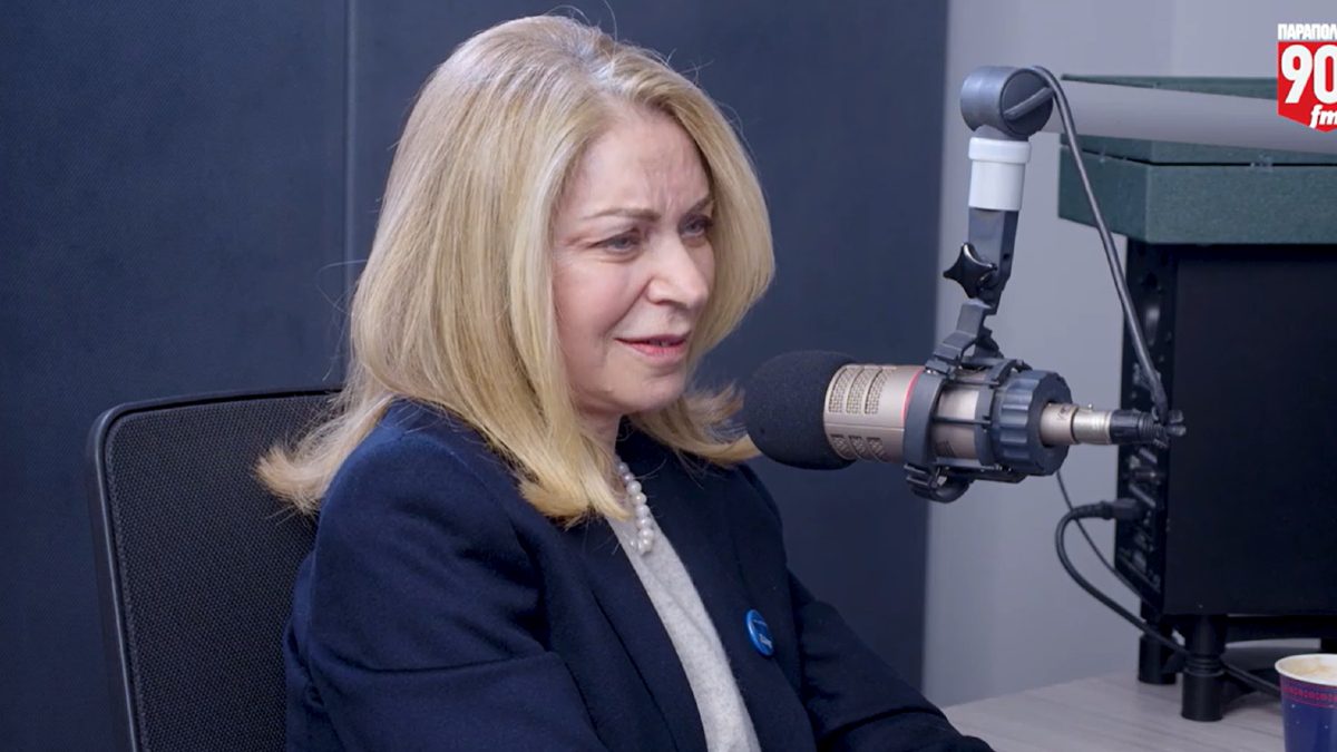 Η Έλλη Στάη μιλάει στο ραδιόφωνο