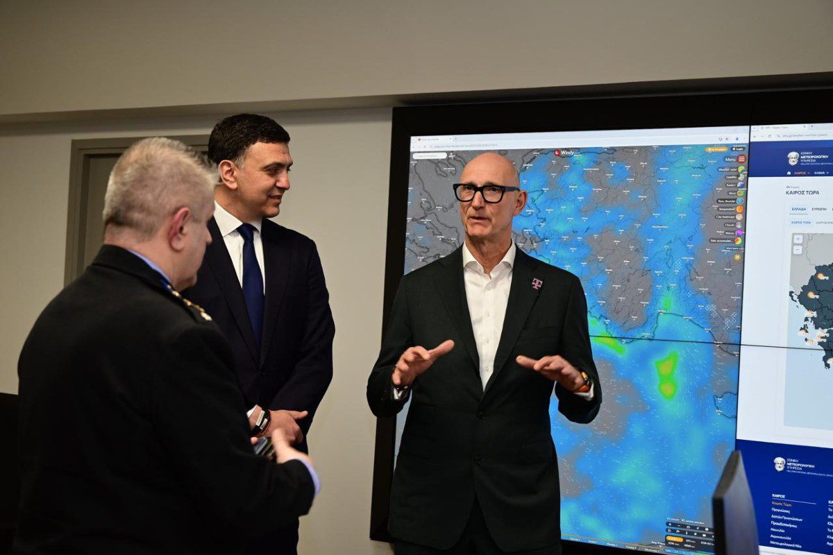 Στιγμιότυπα από την συνάντηση του CEO του Ομίλου Telekom στο Υπουργείο Κλιματικής Κρίσης και Πολιτικής Προστασίας με τον Υπουργό, Βασίλη Κικίλια
