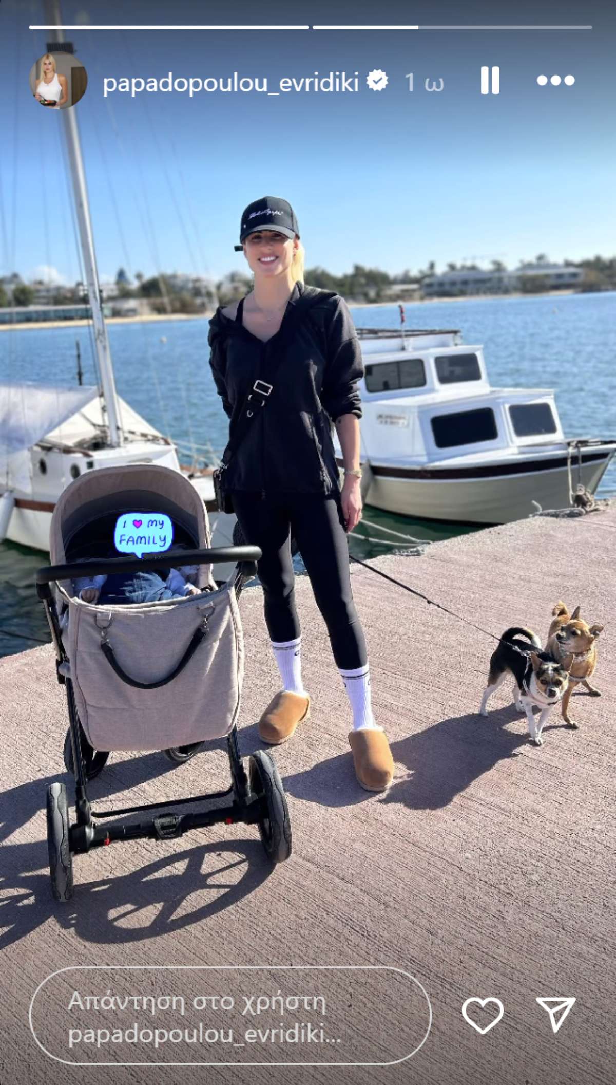 Ευρυδίκη Παπαδοπούλου: Κυριακάτικη βόλτα με τον γιο της - Το μωρό κοιμάται ήσυχα στο καρότσι