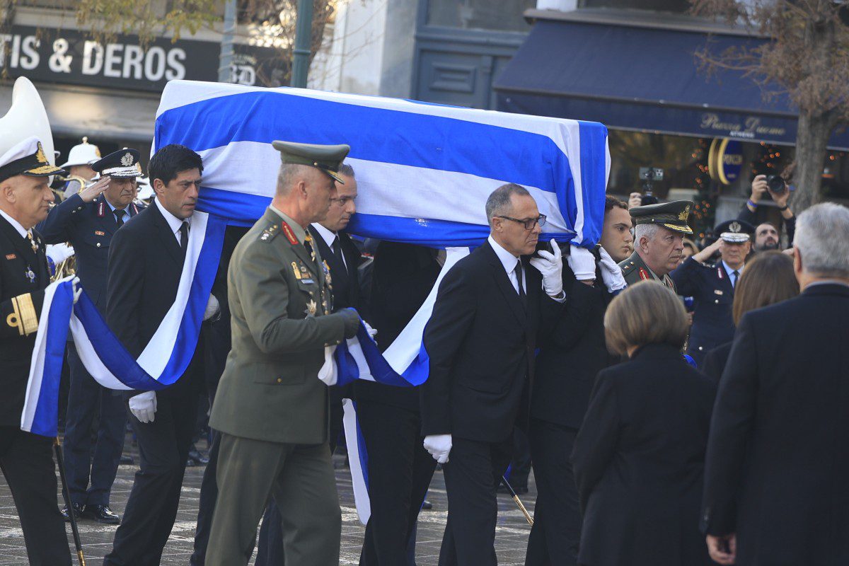Το φέρετρο του Κώστα Σημίτη