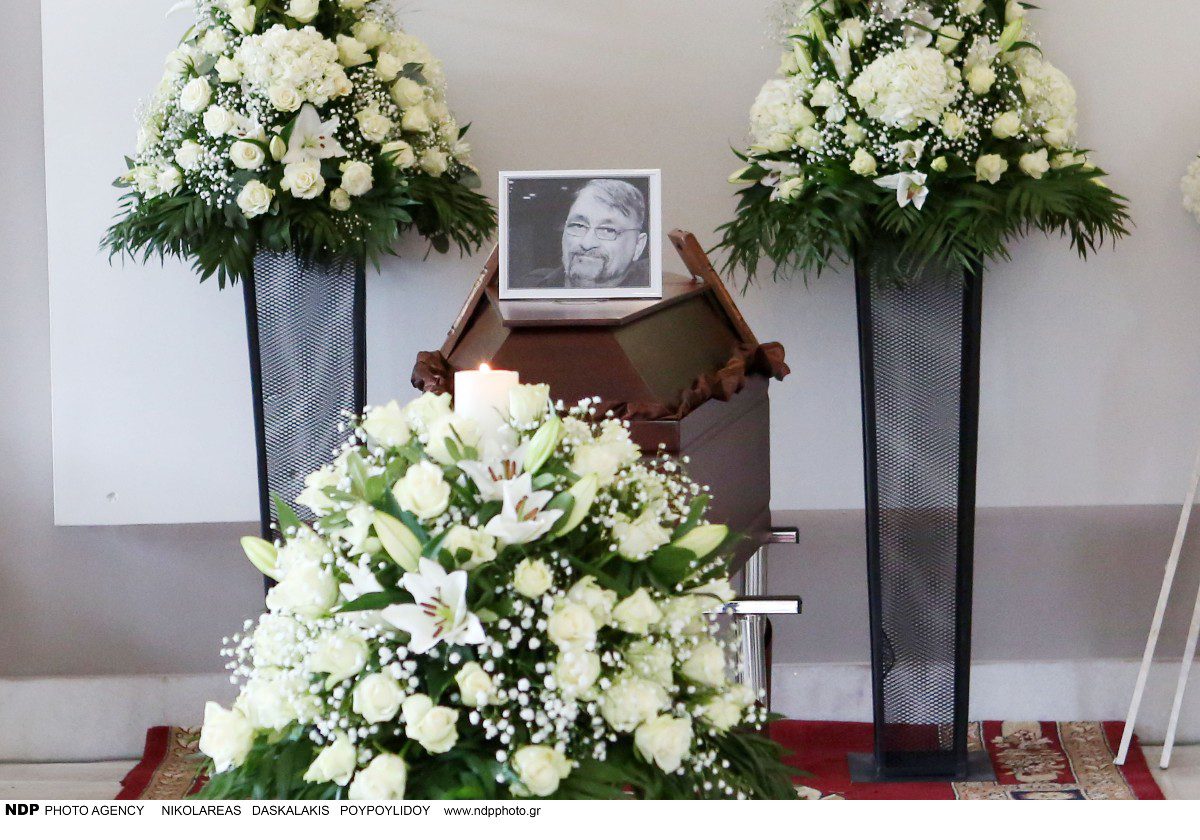 Κηδεία Ιάσονα Τριανταφυλλίδη: Οι πρώτες εικόνες από το νεκροταφείο - Τραγική φιγούρα η μητέρα του