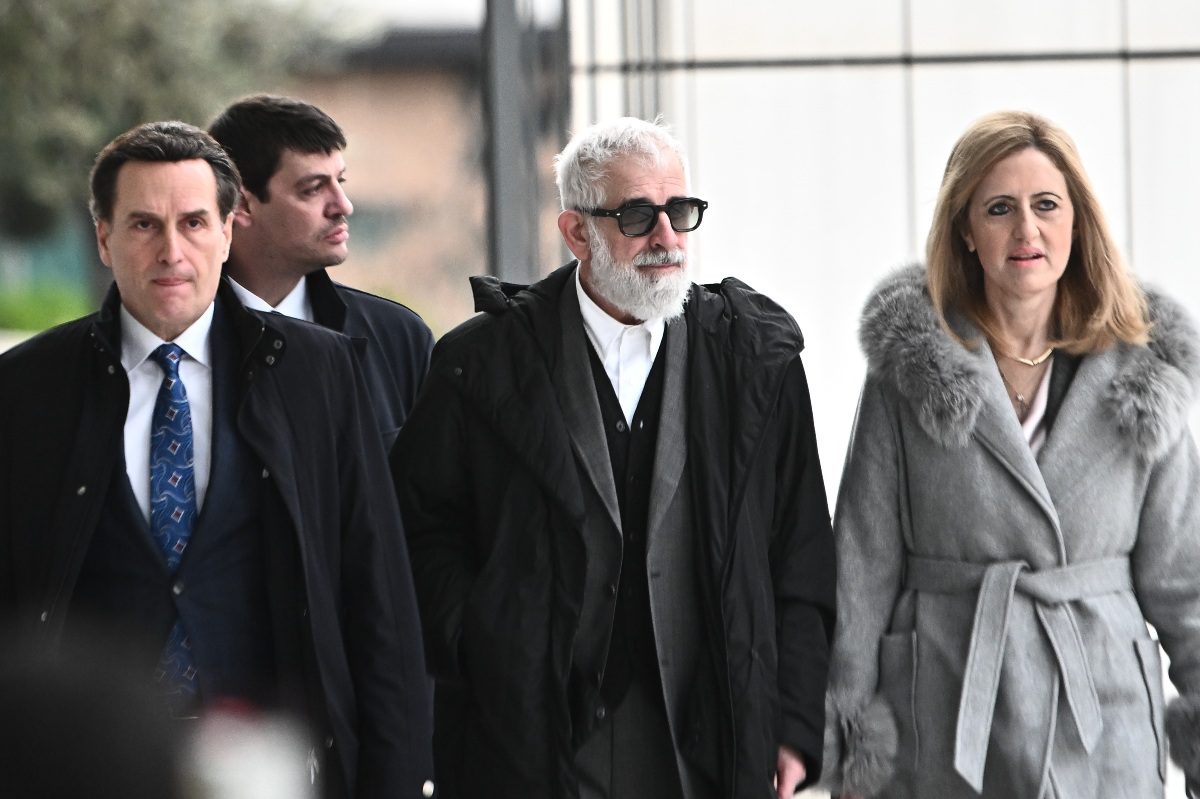 Ο Πέτρος Φιλιππίδης και οι δικηγόροι του