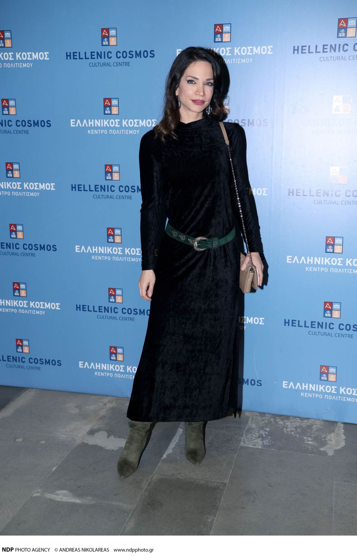 H Κατερίνα Γερονικολού σε έξοδό της στο θέατρο