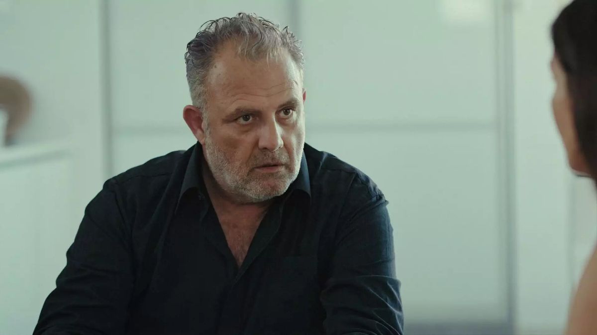 Ο Πασχάλης Τσαρούχας σε σκηνή της Γης της ελιάς