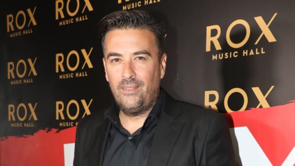 Ο Γιάννης Αϊβάζης σε δημόσια έξοδο.