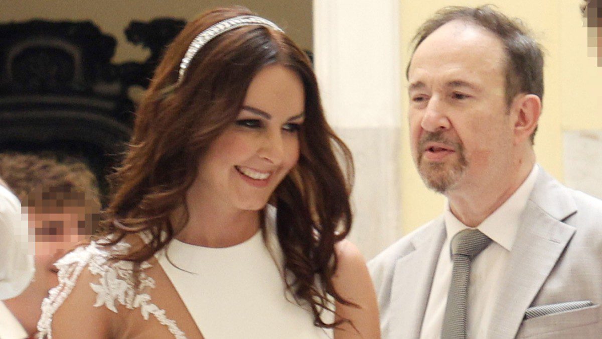 Ο Γιάννης Παπαμιχαήλ και η Ελένη Κόλτση στον γάμο τους.