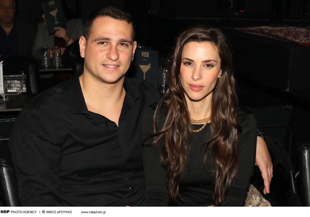 Ιζαμπέλλα Φούλοπ - Γιώργος Δερβίσης: Τα δημόσια χάδια και φιλιά του νιόπαντρου ζευγαριού σε βραδινή έξοδο