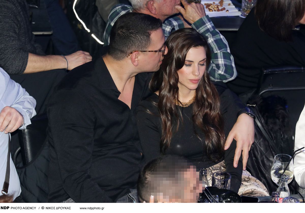 Ιζαμπέλλα Φούλοπ - Γιώργος Δερβίσης: Τα δημόσια χάδια και φιλιά του νιόπαντρου ζευγαριού σε βραδινή έξοδο