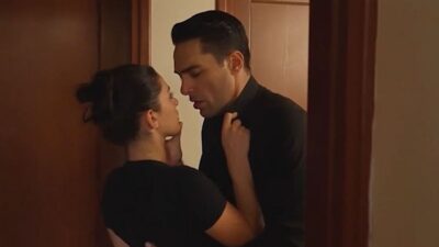 Ο Κουράκος και η Αριάδνη της σειράς Η γη της ελιάς