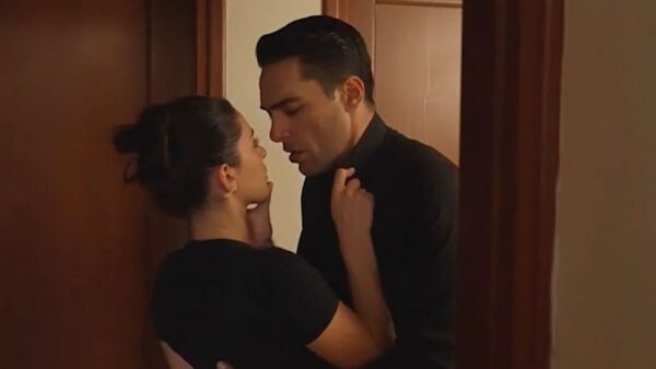 Ο Κουράκος και η Αριάδνη της σειράς Η γη της ελιάς