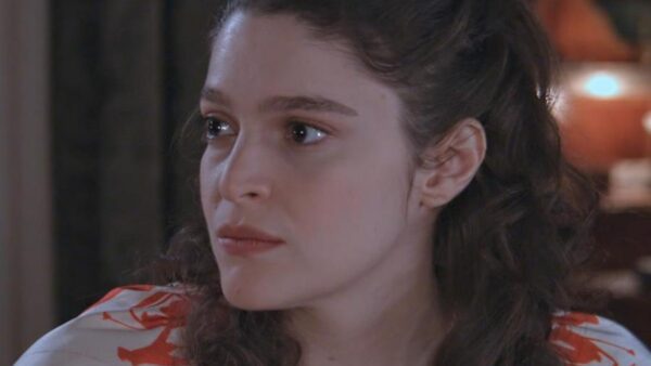 Η Αλίκη σε σκηνή του Grand Hotel βουρκωμένη