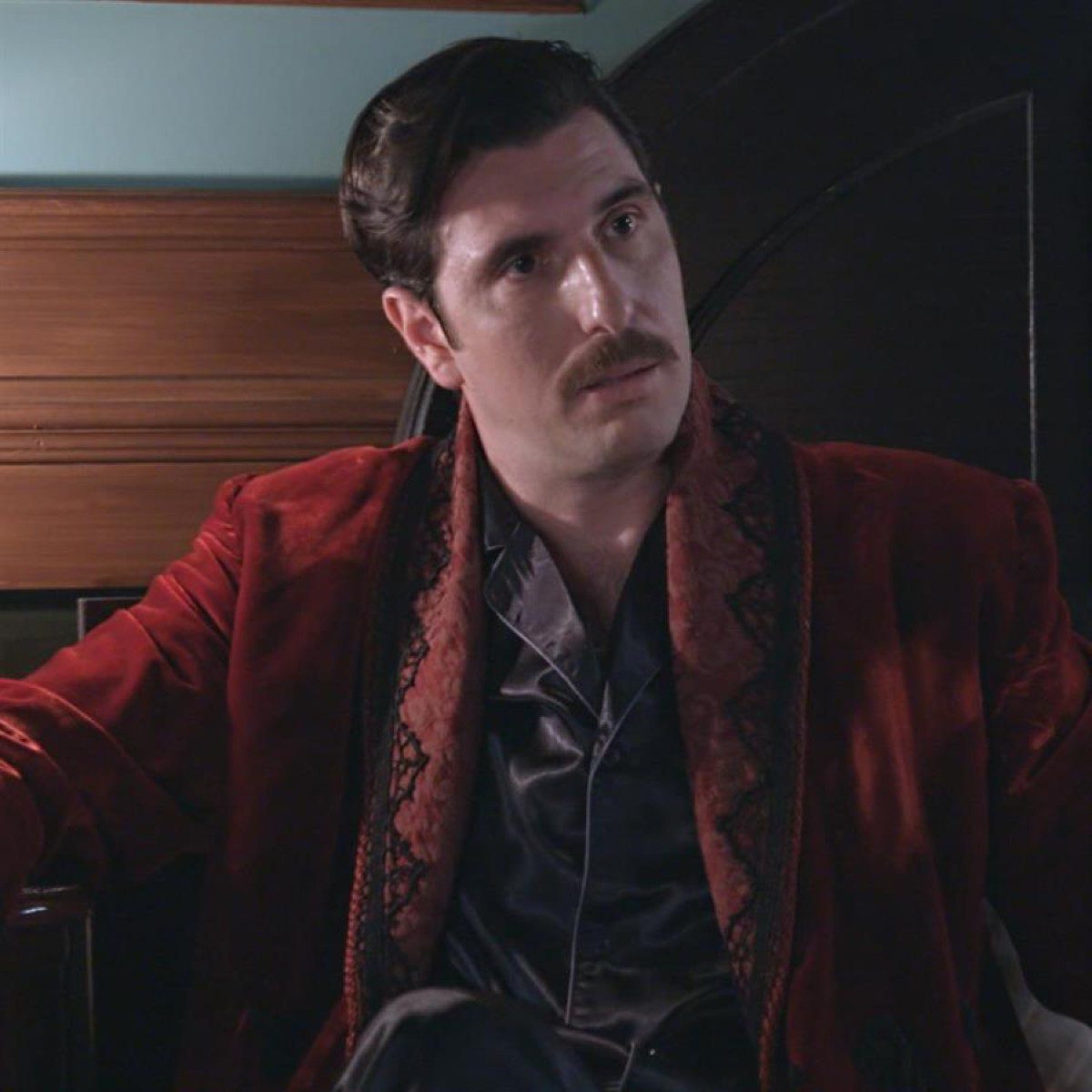 Ο Ρήγας σε σκηνή του Grand Hotel