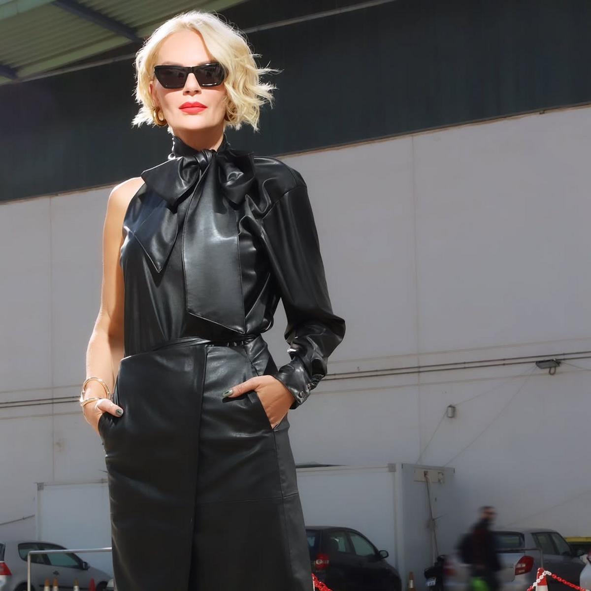 Η Έλενα Χριστοπούλου με δερμάτινα μαύρα ρούχα