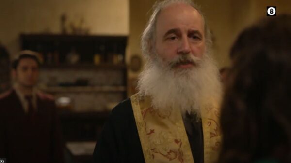 Ο παπάς της σειράς Ηλέκτρα