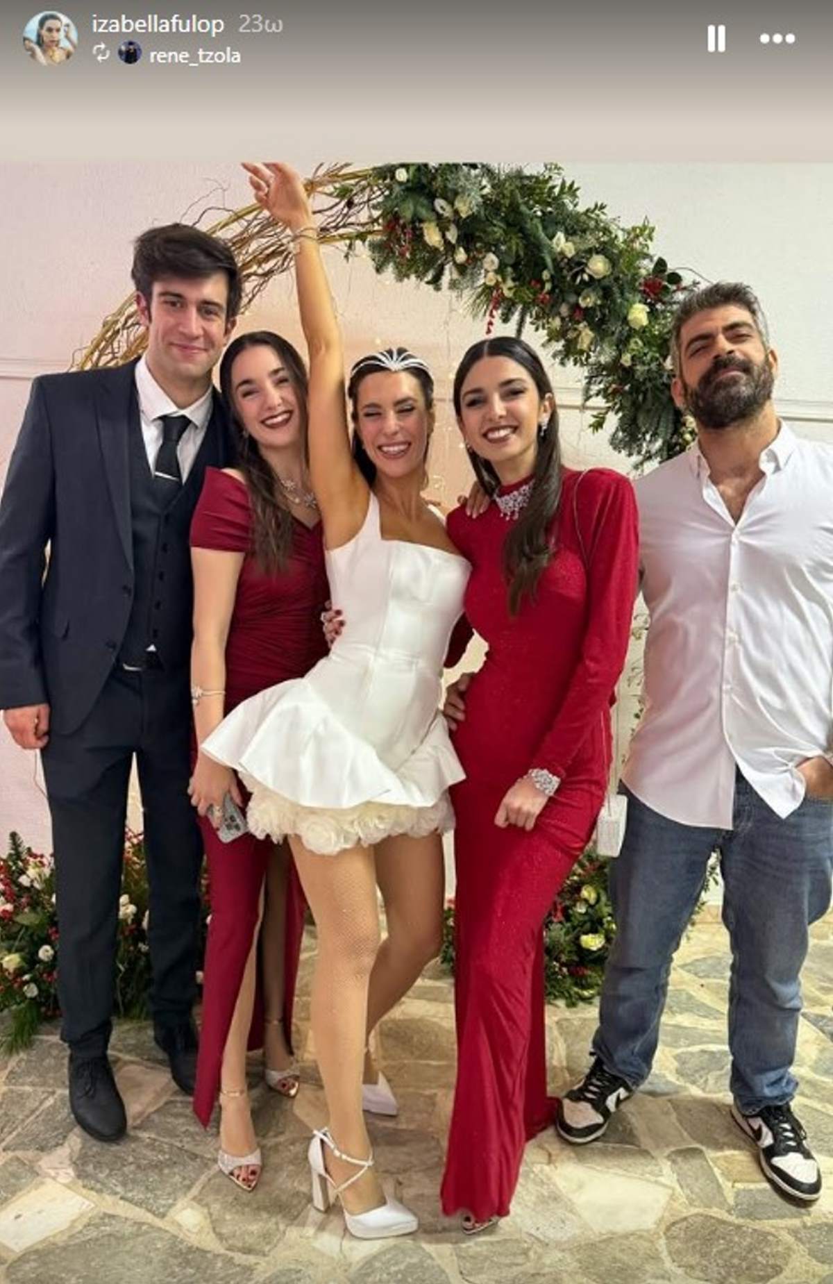 Η Ιζαμπέλλα Φούλοπ με μίνι νυφικό