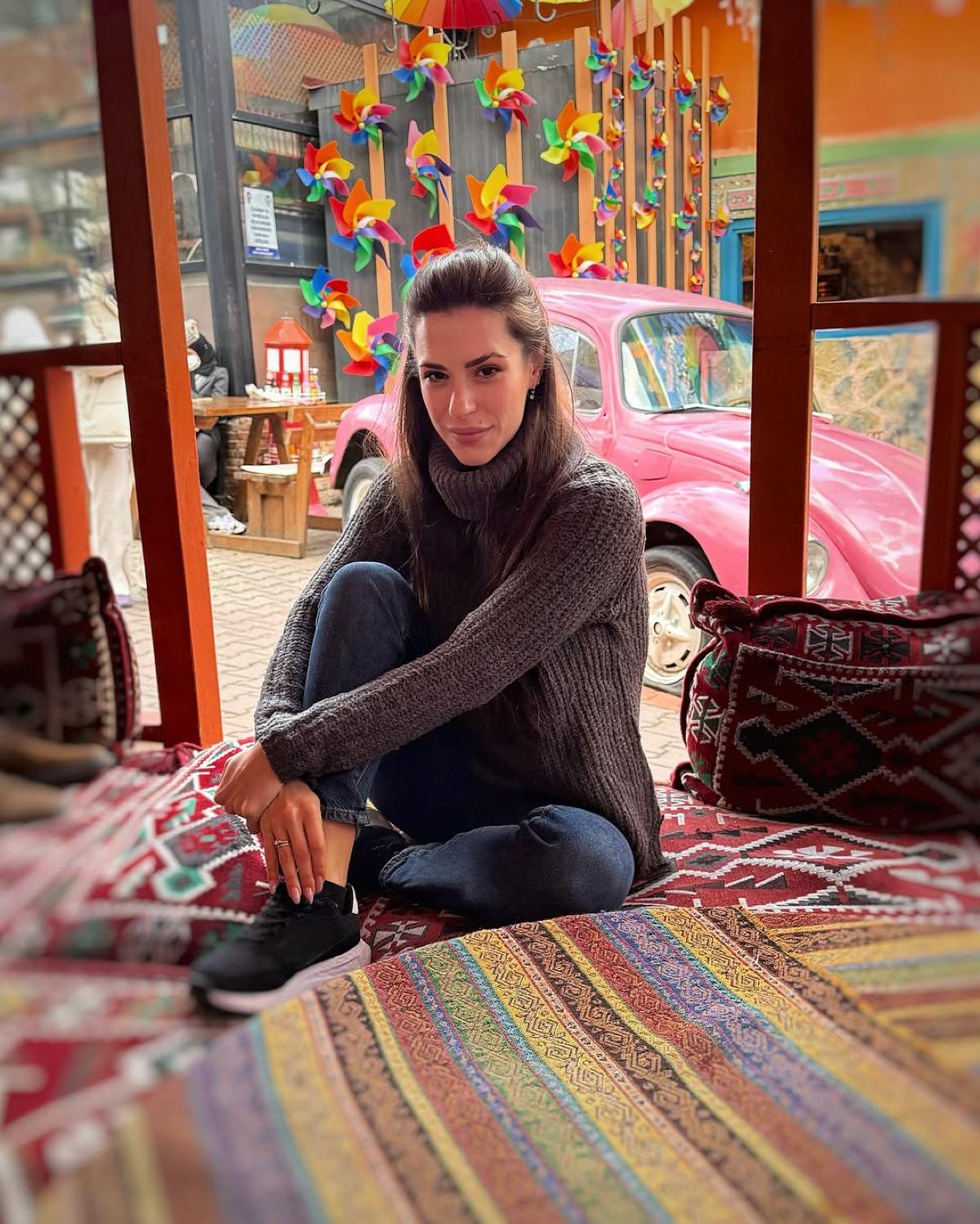 Η Ιζαμπέλλα Φούλοπ κάθεται