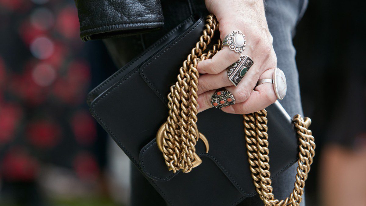 Κοσμήματα τάσεις 2025 στο street style