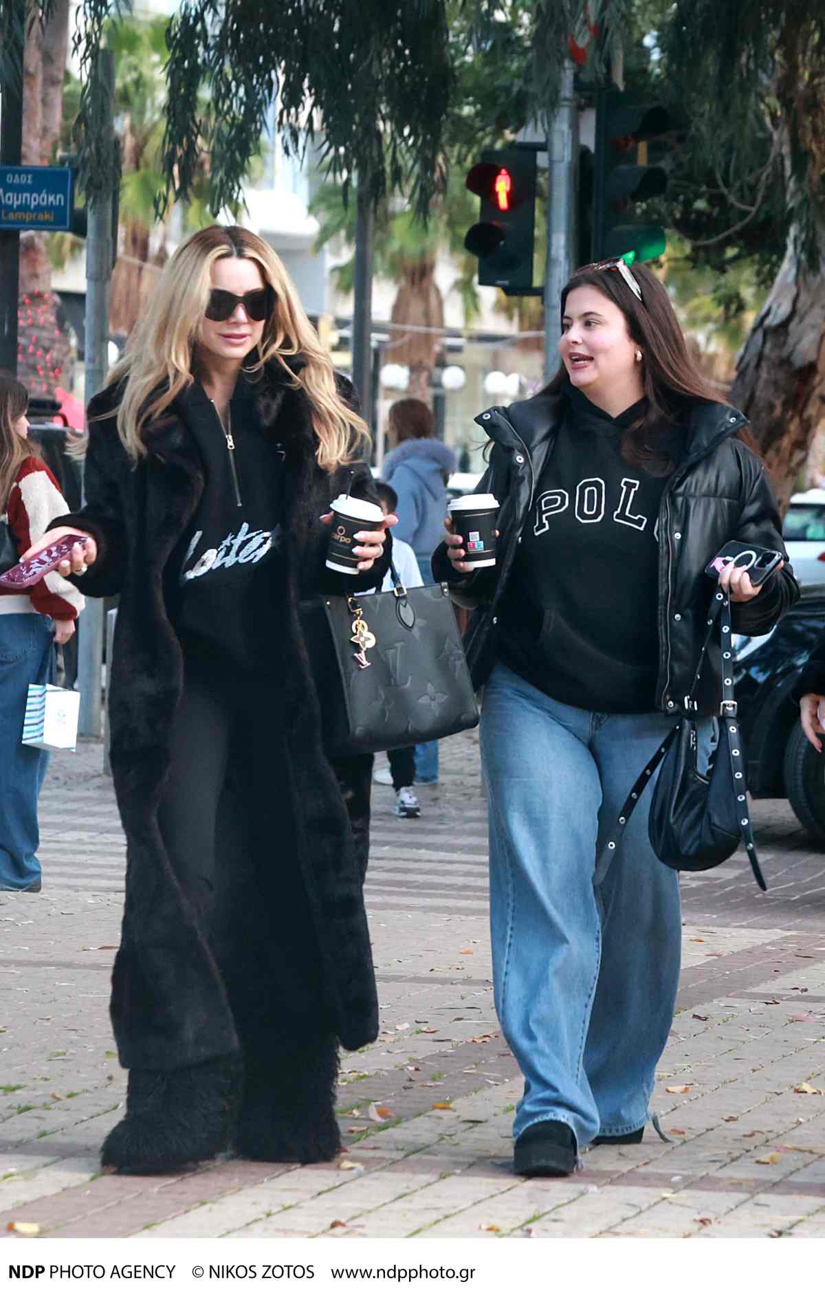 Η Josephine για καφέ στην Γλυφάδα