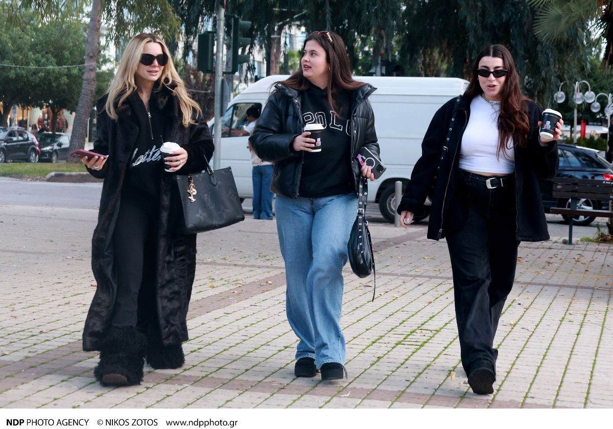 Η Josephine για καφέ στην Γλυφάδα